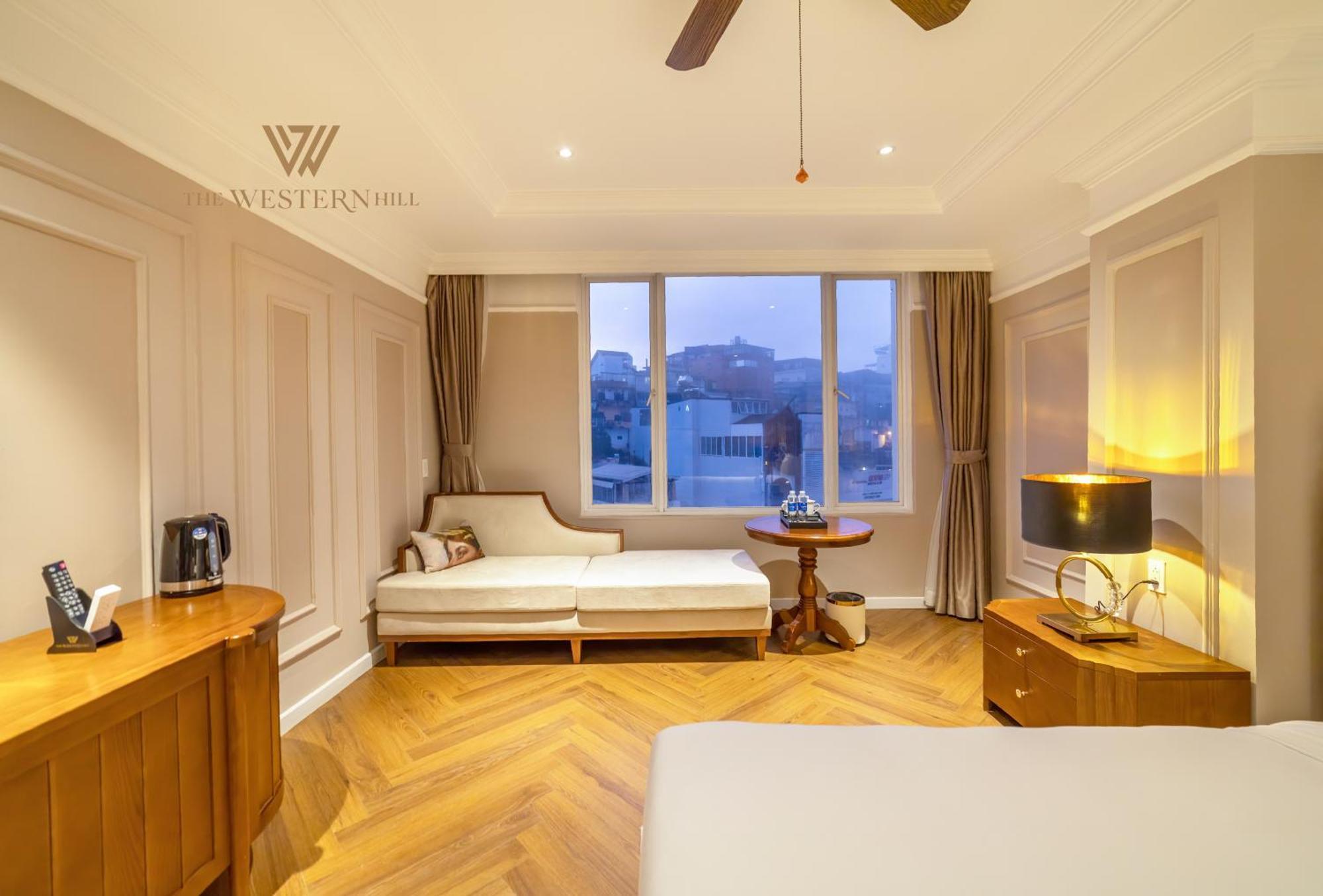 Отель The Western Hill 4*