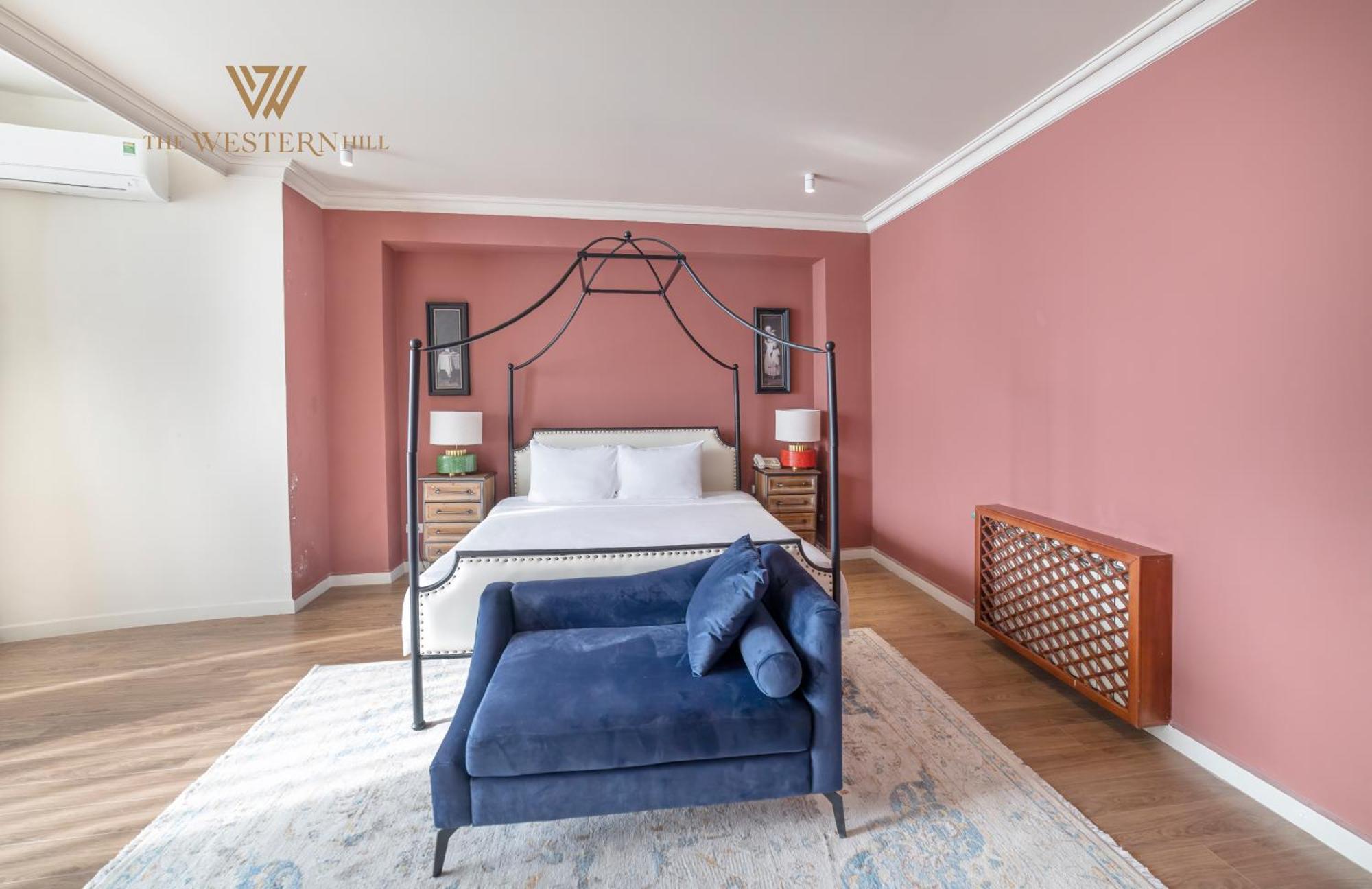 The Western Hill 4*